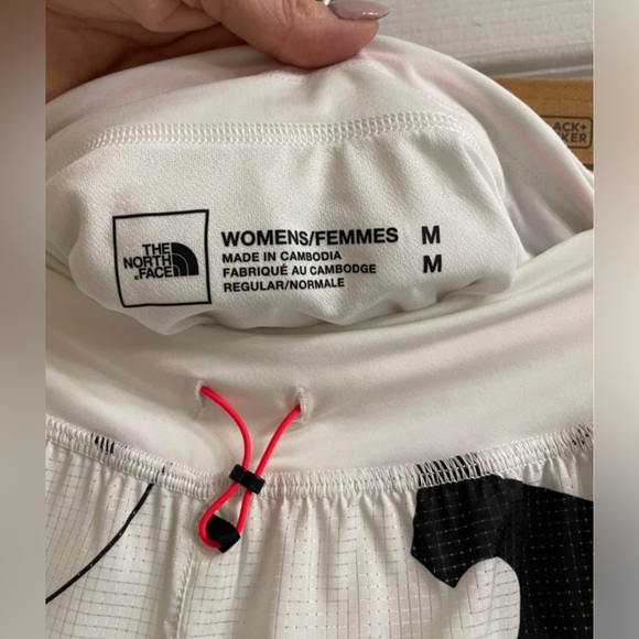 The North Face Women's White, Black & Red Patterned Shorts, NWOT, Medium - Picture 6 of 11